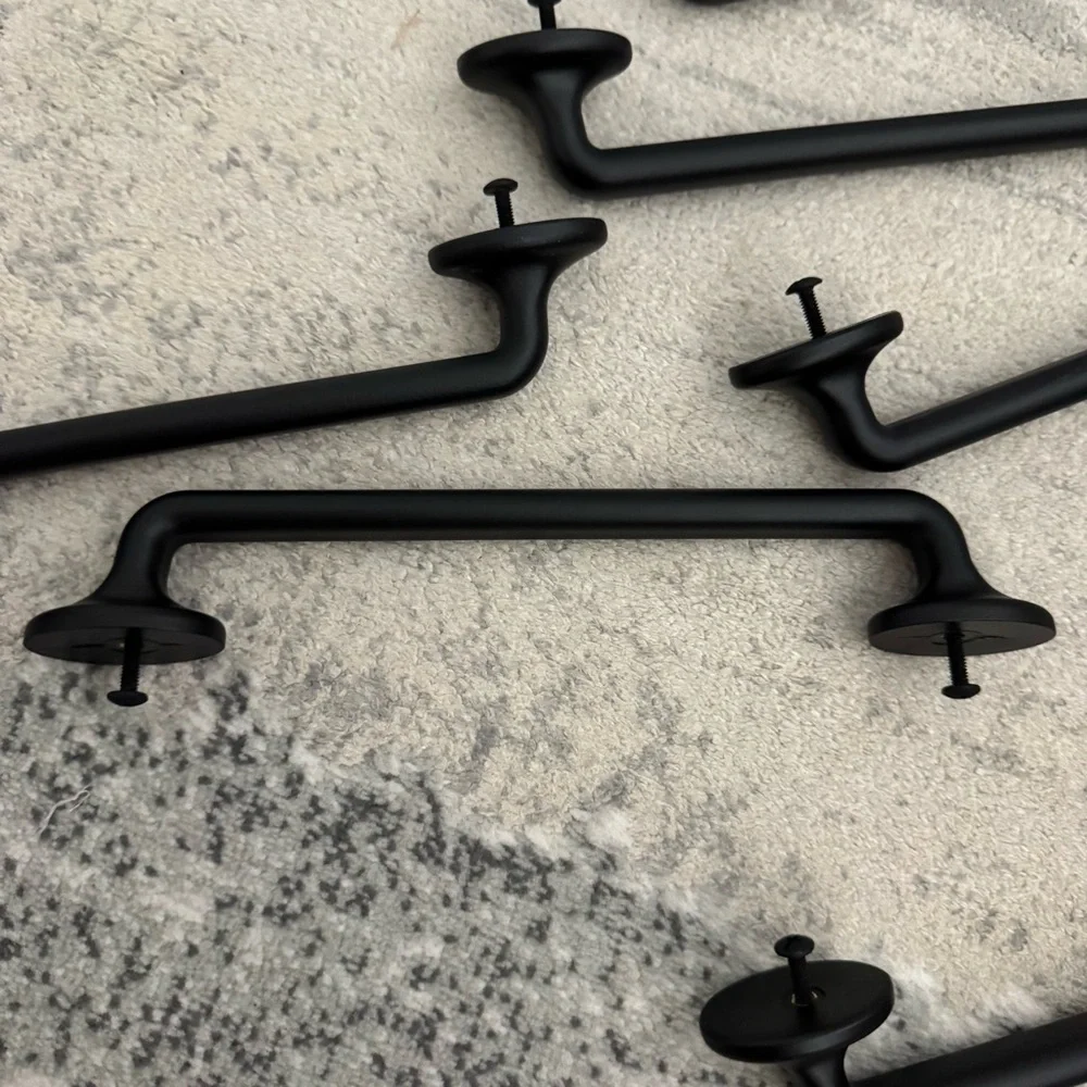 🆕 Bundle of 7 modern black quality plastic cabinet or dresser door pulls